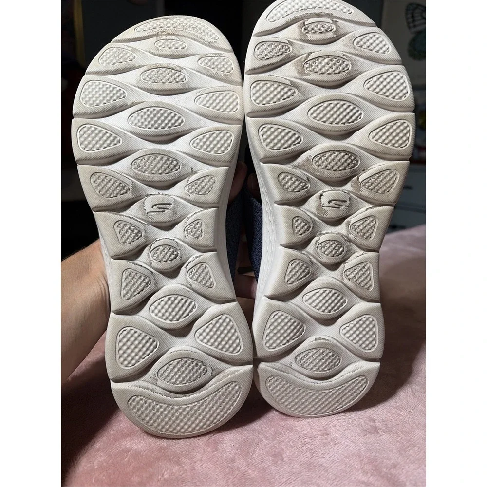 Skechers go walk